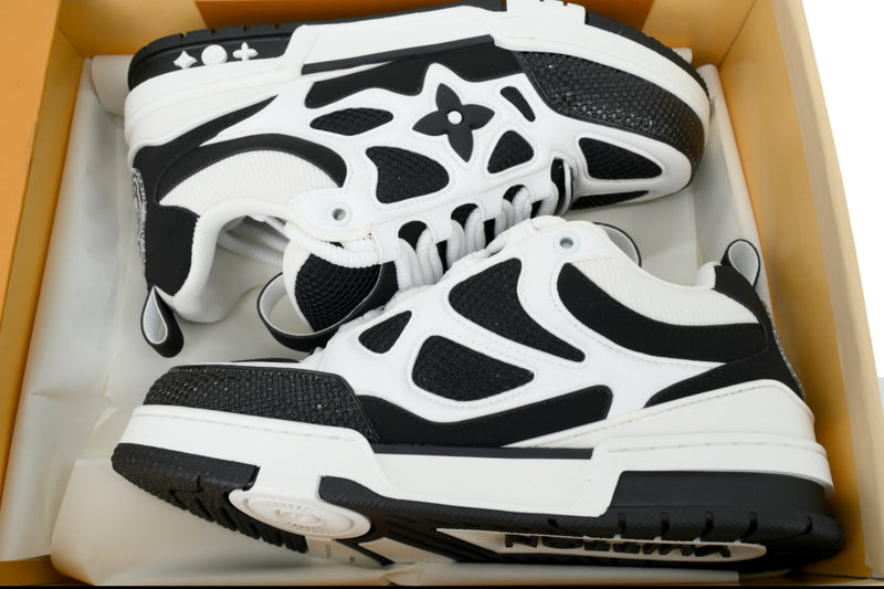 SCARPE L* SK*TE